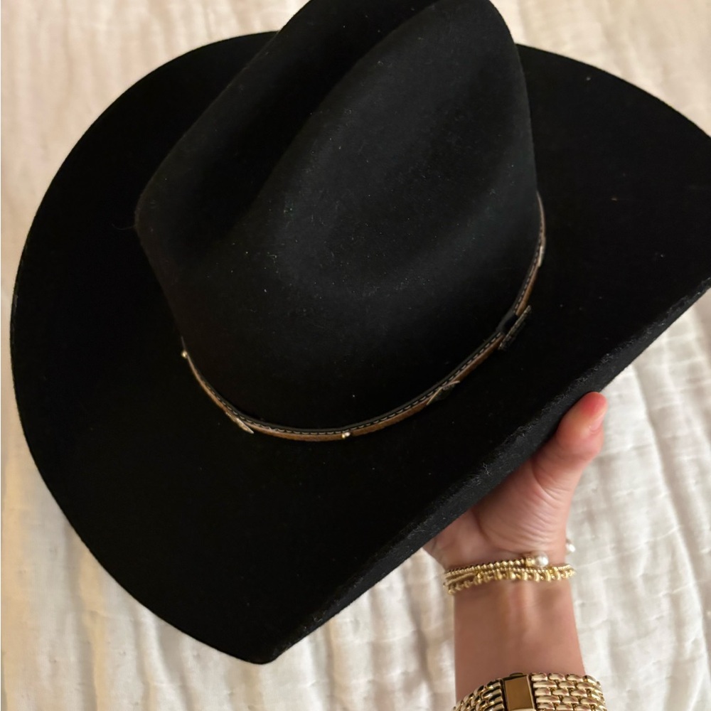 black felt cavendars hat